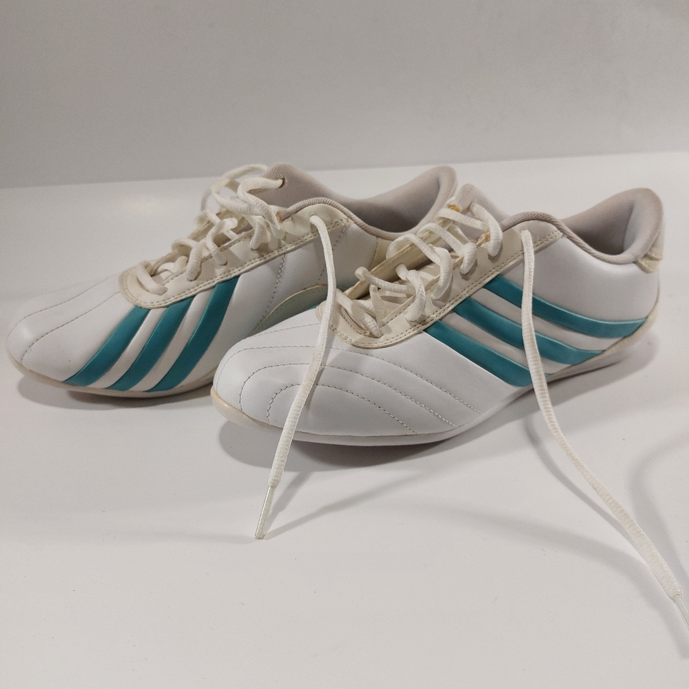 Vintage adidas Women's Aqua Blue and White Lace Up Sneakers sz8.5